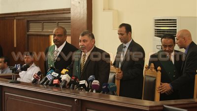 القضاء المصري في مرمى النيران الأجنبية.. استدعاء السفير البريطاني لانتقاده حكم «خلية الماريوت».. «مرسي» يؤجج الخلاف بين القاهرة وباكستان.. أمريكا ترفض حبس علاء عبد الفتاح.. والتطاو