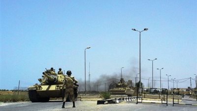 تدمير منزل وحرق 6 عشش لعناصر الإرهابية بالشيخ زويد