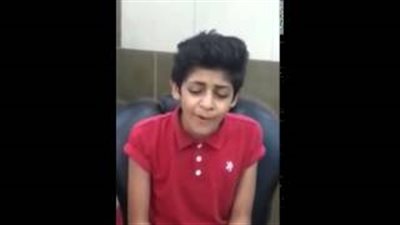 بالفيديو.. طفل يشعل «فيس بوك» بأغنية لـ «شيرين»