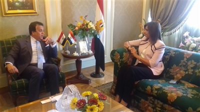نبيلة مكرم تلتقي وزير التعليم العالي لبحث إنشاء جمعية «مصر تستطيع»