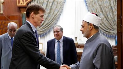 سفير بريطانيا بالقاهرة: الدول الأوروبية في حاجة إلى خطاب الأزهر