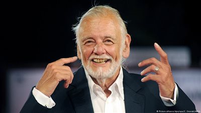 الموت يغيب مبتكر أفلام الزومبي عن 77 عامًا