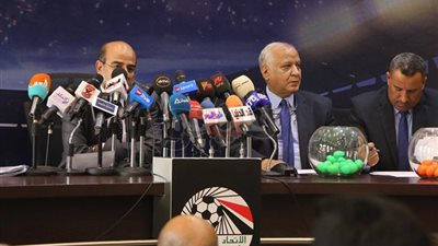 تفاصيل اجتماع قرعة الدوري الممتاز.. دقيقة حداد على الجوينى وسلام.. ترحيل مباراة القطبين لنهاية الدورين.. الأهلي يفتتح البطولة أمام الإسماعيلي والزمالك مع بتروجت.. والشامي يقترح حضور الطلبة المباريات