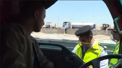 حملة مرورية بطريق «القاهرة- الفيوم» لضبط متعاطي المخدرات (فيديو)