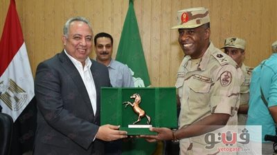 محافظ الشرقية وقائد الدفاع الشعبي يستعرضان الاستعداد لمجابهة الأزمات