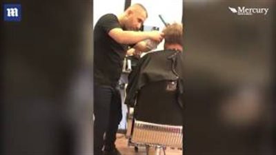 بالفيديو والصور.. رجل يخدع حلاقا بشعره المستعار