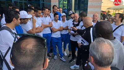 جروس يعقد جلسة مع لاعبي الزمالك فور وصولهم معسكر ألمانيا (صور)