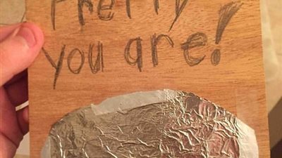 بالصور.. أغرب هدايا الأطفال لآبائهم