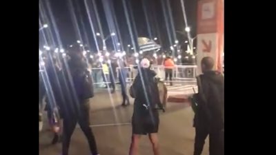 منتخب أوروجواي يصل إلى مطار كاراسكو الدولي بعد وداع المونديال (فيديو)