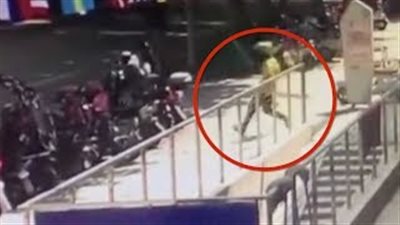 موقف بطولي لعامل دليفري يساعد في القبض على لص مجوهرات