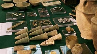 الكويت تعيد للعراق 44 قطعة آثار مهربة