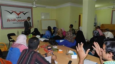 رئيس حى حلوان يلتقى 