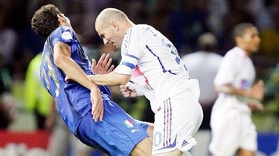 كيف خُلدت نطحة زيدان الشهيرة حول العالم (صور)