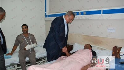 بالصور.. محافظ الجيزة يزور مصابي الشرطة في اشتباكات الوراق