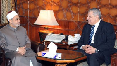 «محلب والطيب» يستمعان لشرح حول أعمال ترميم الجامع الأزهر