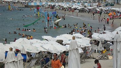 احذر «مخاطر المصايف».. خبير أرصاد: «لا تجلسوا على الشواطئ بين الظهر والعصر لتعامد الشمس».. ارتفاع منسوب المياه يهدد بالغرق في «بلطيم».. والدوامات غير المرئية الأخطر في شا