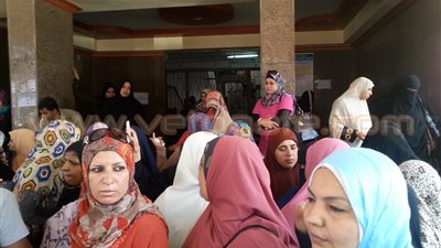 متعاقدو التربية والتعليم يعطلون محافظ الشرقية عن افتتاح مستشفى ببلبيس