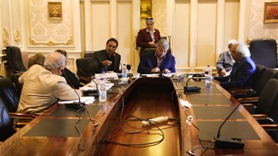 «تعليم النواب» تطالب بتحسين الأحوال المادية للمعلمين في برنامج الحكومة