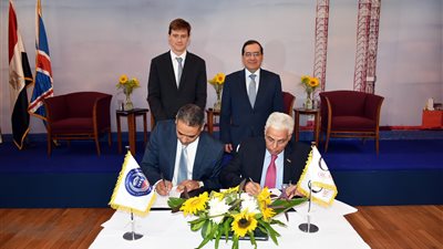 وزير البترول يشهد توقيع اتفاقية مع مؤسسة بيرسون البريطانية