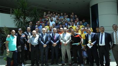 رئيس البريد يكرم فريق كرة القدم بعد فوزه بالدورة الـ11 لشركات الاتصالات