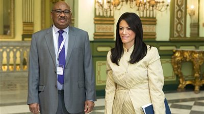 وزيرة السياحة تشارك في منتدى البحوث الاقتصادية (صور)