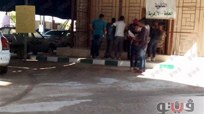 بالصور.. إقبال متوسط على مكتب الاستعلامات في جامعة القاهرة