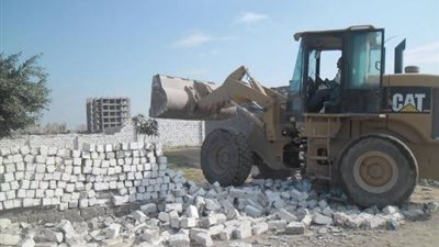 إزالة تعديات على 600 متر أملاك دولة بقرية بنى هلال في أسيوط