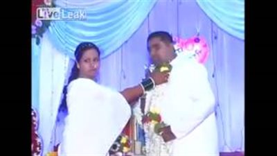 بالفيديو.. عريس يحتفل بزفافه بطريقة جنونية