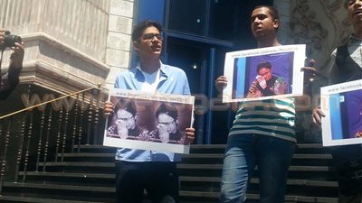 بالفيديو والصور.. وقفة لطلاب الثانوية أمام «الصحفيين» تضامنا مع «مريم»