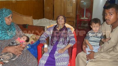 بالفيديو والصور.. الإهمال الطبي يسيطر على العيادات الخاصة بالمنيا.. «شيرين» ضحية مصابة بشلل رباعي وضمور في المخ بعد الولادة.. «زوجها»: مش هنسيب حقها.. و«حماتها»: «لو