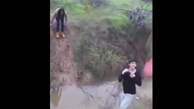 بالفيديو.. نهاية مؤلمة لشاب حاول مساعدة صديقته