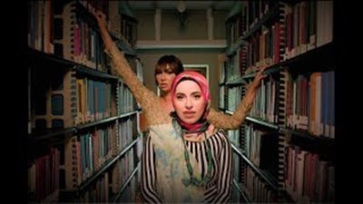 بالفيديو.. مطربة «راب» محجبة تحارب سيطرة الرجل بأغنية جديدة