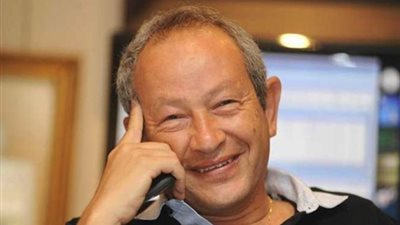 ساويرس ساخرا من رشوة رئيس مصلحة الجمارك: «مستعجل مبقالوش شهر»