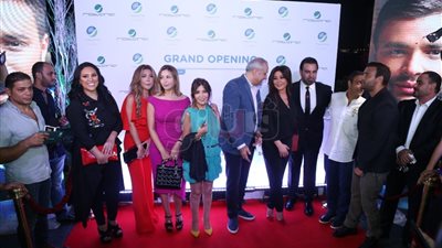 إليسا وسميرة سعيد ونوال الزغبي في حفل افتتاح كافيه بالمعادي (صور)