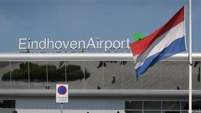 إخلاء طائرة بمطار آيندهوفن في هولندا للاشتباه بوجود قنبلة