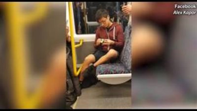 بالفيديو.. مراهق يحل مكعب روبيك في 17 ثانية على متن قطار