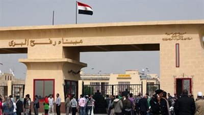 عبور 589 فلسطينيا بوابات معبر 