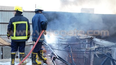 اللقطات الأولي لحريق مصنع بلاستيك بشبرا الخيمة