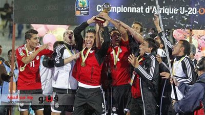 استقبال شباب الفراعنة بالورود.. و١٥٠ ألف جنيه لكل لاعب