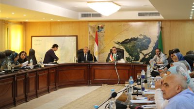 محافظ الفيوم يلتقي ممثلي الهيئة القومية للاستشعار عن بعد