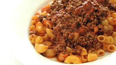 أسهل طريقة لإعداد المكرونة باللحم المفروم بنكهة البسطرمة