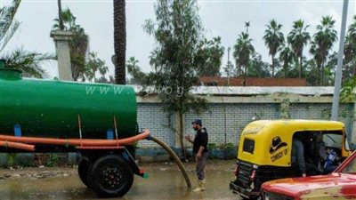 استمرار عمليات رفع مياه الأمطار بمدن البحيرة