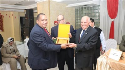 الزناتي يكرم معلمي السيدة زينب ورواد العمل النقابي