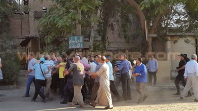 بالصور.. مشادات بين عمال مصنع «سبيرو» المشتعل بشبرا وقوات الأمن