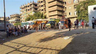 بالصور.. الدفع بـ4 سيارات إسعاف إضافية لحريق شبرا تحسبًا للانفجارات