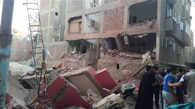 انهيار منزلين وتشقق ثالث بقرية كوم أبوشيل دون إصابات بأسيوط