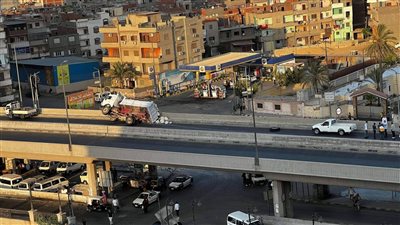 انقلاب سيارة نقل محملة بالطوب أعلى كوبري سندوب في المنصورة | صور