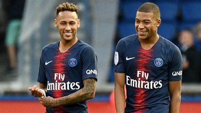 مبابي يكشف عن دوره في إقناع نيمار بالبقاء مع باريس سان جيرمان