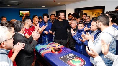 بيراميدز يحتفل بعيد ميلاد زيزو بعد الفوز على دجلة | صور