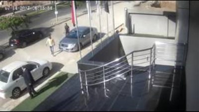 بالفيديو.. لحظة سرقة سيارة بالطريق الدائري في أقل من 20 ثانية